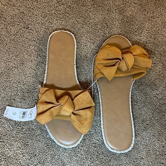 LOFT Shoes - NWT! LOFT Outlet Bow Sandals mustard yellow size 9